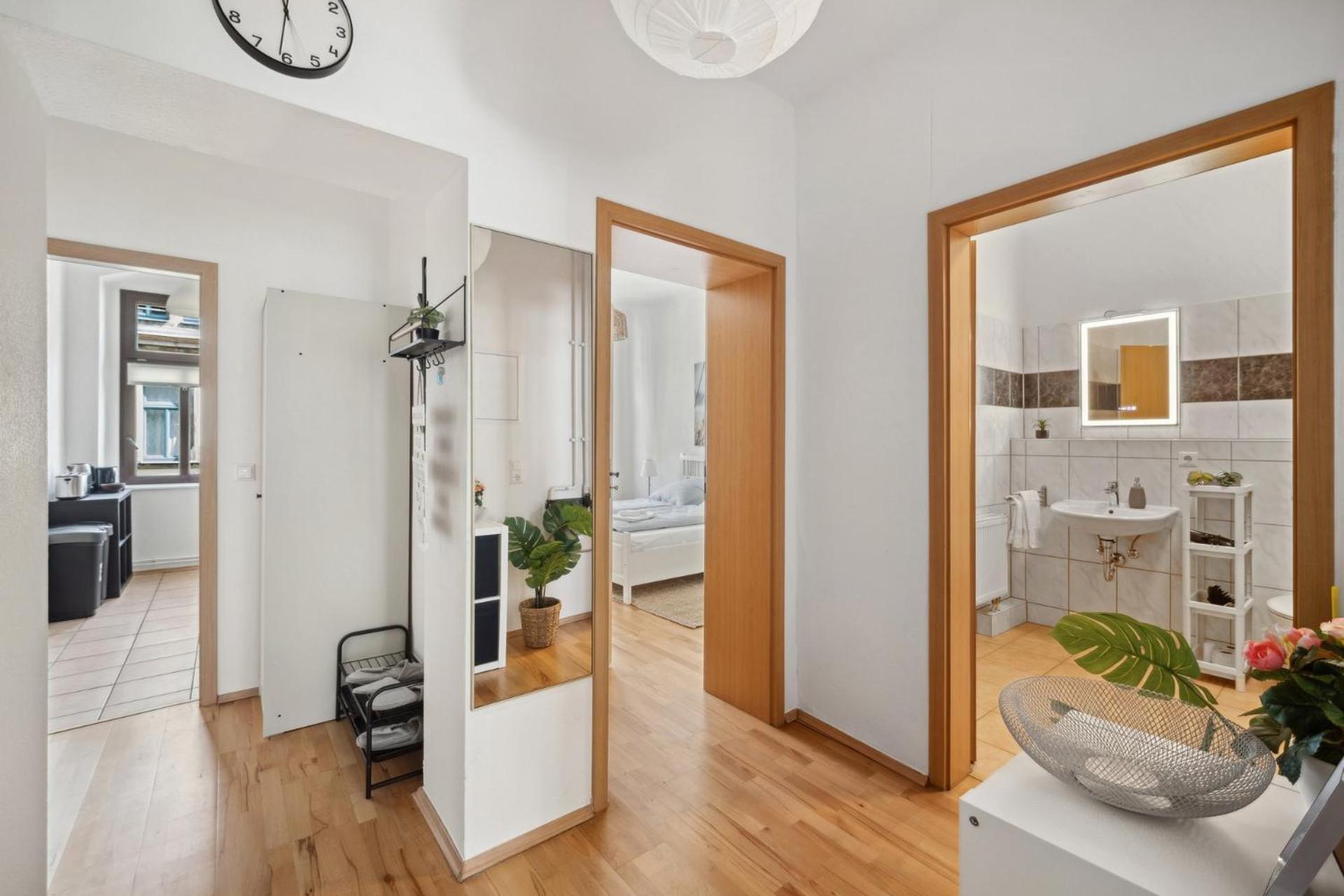 Helle Altbauwohnung 3 & Balkon - Nahe Uni & Zentrum Apartment *